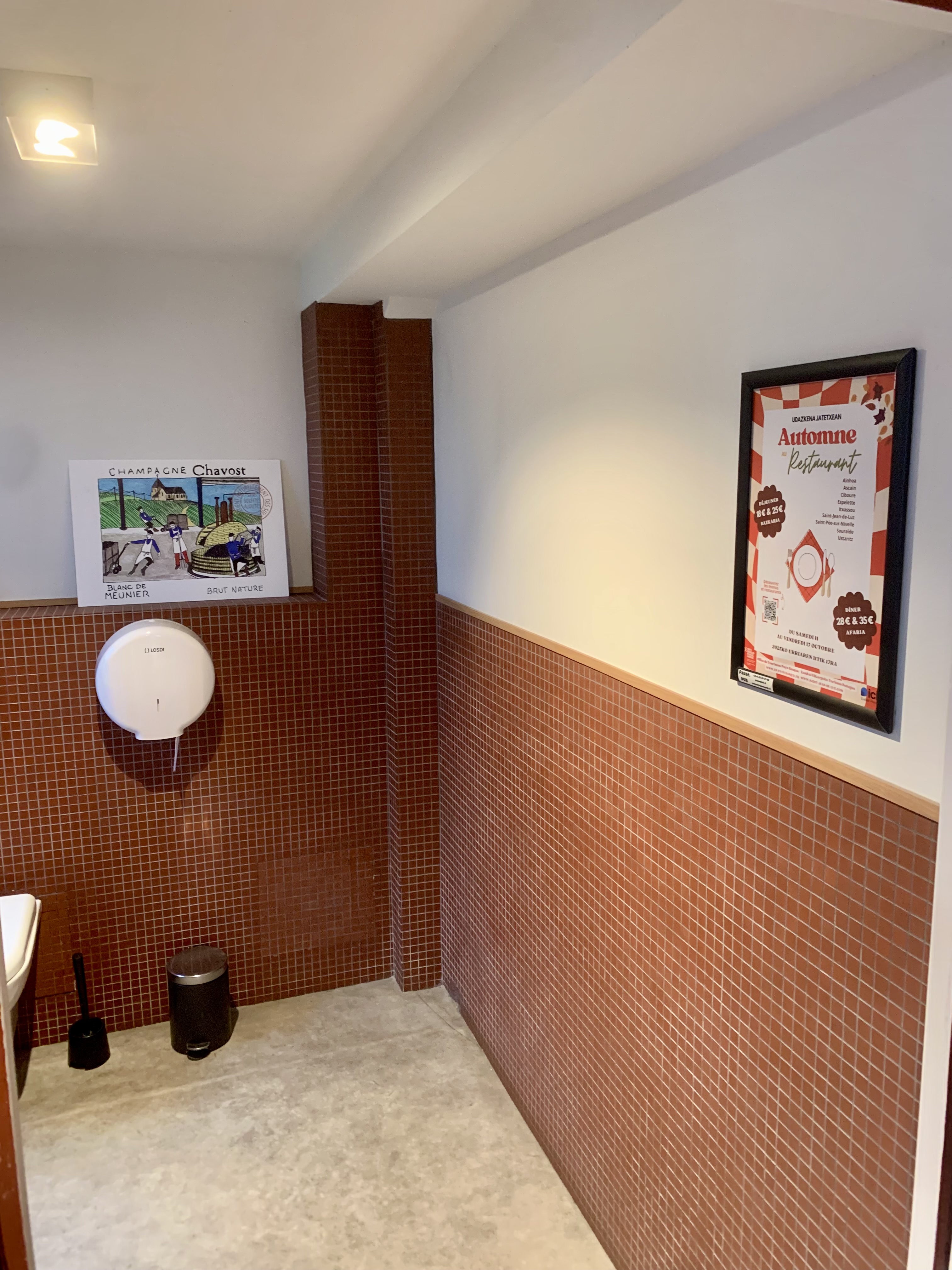 Espace publicitaire en toilettes - Communication ciblée